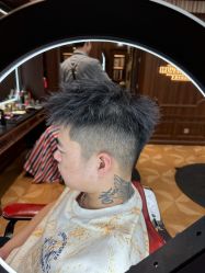 -海文先生国潮烫染男士理发馆