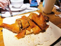 胡桃里烤鸡-胡桃里音乐餐厅(陶溪川店)(川湘赣菜·世界百大酒庄直供红酒·音乐表演)
