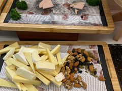 -上海虹桥中心爱琴海亚朵S酒店