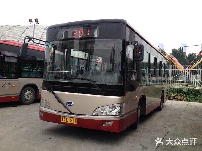 公交车(663路)雨刷器都掉下来了.图片