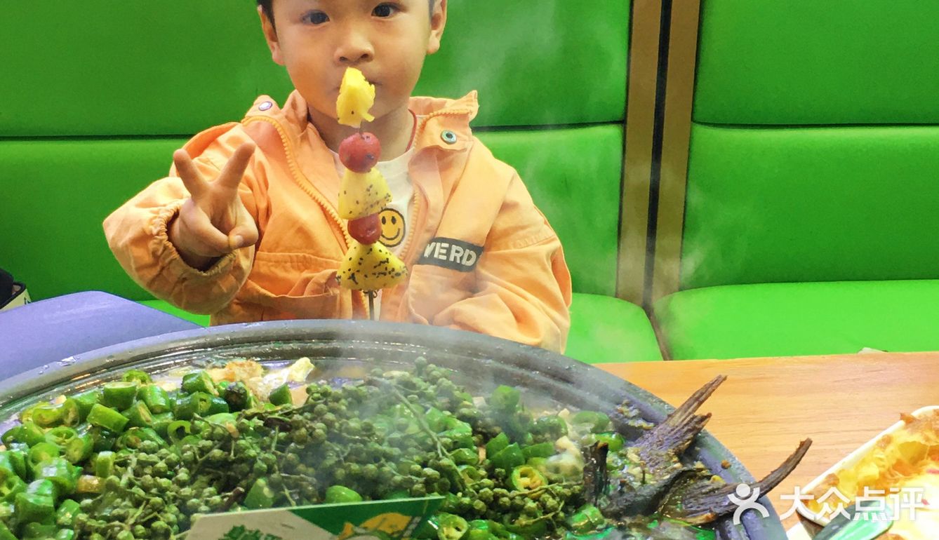 让我更惊艳到的 是他家生蚝 真的是比手还大！