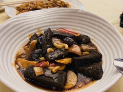 烧汁杂菌黑豆腐-中山国际酒店中餐厅
