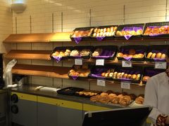 面包甜点陈列柜-老佛爷饼店