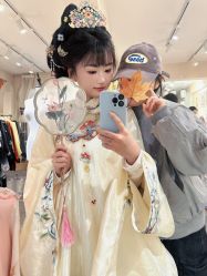 -一揽芳华汉服旗袍体验馆(拙政园店)