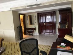 -深圳富苑皇冠假日套房酒店