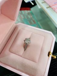 -威德钻石-克拉钻大本营(南京东路店)