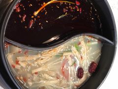 鸳鸯红汤-钢管厂歆瑞源油卤串串香(春熙路太古里店)