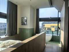 -上海虹桥中心爱琴海亚朵S酒店
