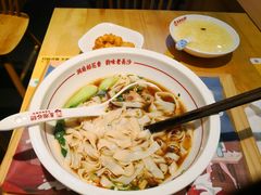 -呷佬·长沙手工米粉(金沙江路店)