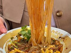 大勺肉酱酸辣粉-遇见小面(凯德广场店)