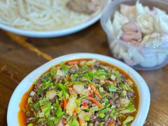 -歹歹的加个面过油肉拌面