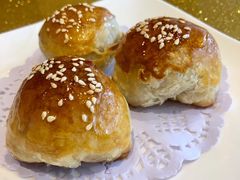 蜜汁叉烧酥-皇朝尊会(龙之梦大酒店)