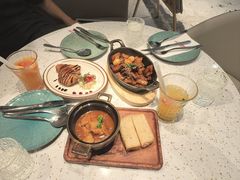 油封鸭腿配黄油土豆泥-CRAZYONES西班牙海鲜饭(上海美罗城店)