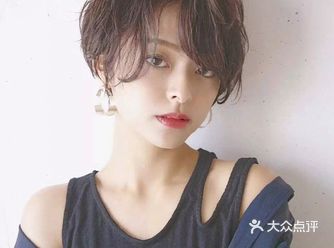今日推荐发型： 日系潮短发 染发推荐：亚麻色、黑茶色