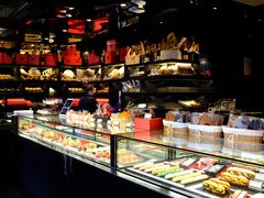 面包甜点陈列柜-Salon de The de Joel Robuchon(外滩18号店)