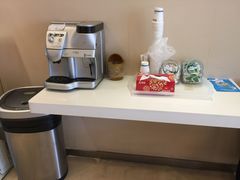 -瑞尔齿科(南京东路名人诊所)