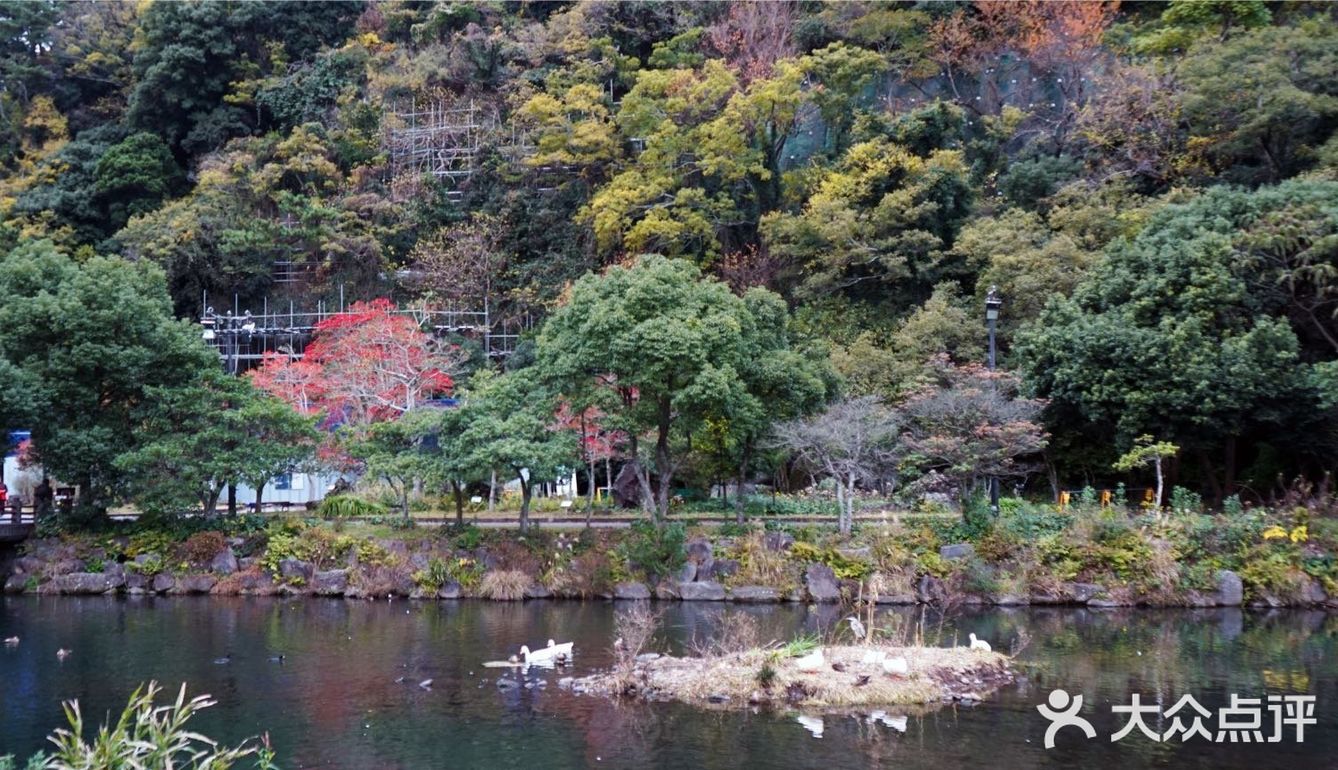 潭水深20m，清澈无比