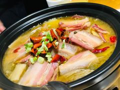 石锅土豆炖腊肉-隔壁老王·家常云南菜(花巷店)