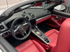 -上海浦东保时捷中心