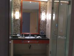 2号楼高级行政大床房卫生间镜子-春兰国宾馆(凤城河风景区老街店)