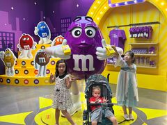 -m豆巧克力世界(上海世茂广场店)