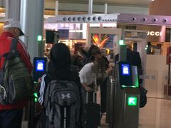 -Gucci(戴高乐机场T 2E)