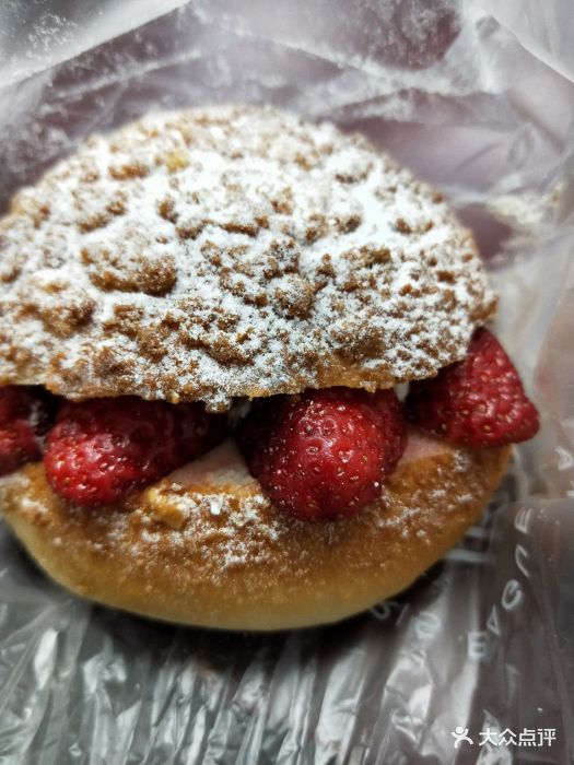 草莓奶油菠萝包