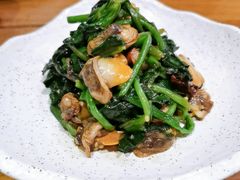 菠菜拌蛤肉-四合院海鲜小厨(旱西关店)