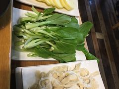 -陆记牛庄·碳锅龙虾烧烤(爱上花园店)