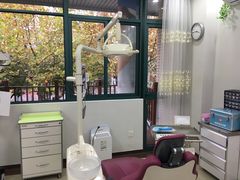 -茂菊口腔连锁(浦东南路店)