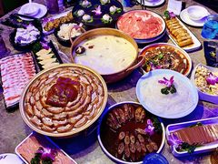-三人行骨头王火锅(长寿店)