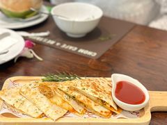 -Chom Cafe and Restaurant