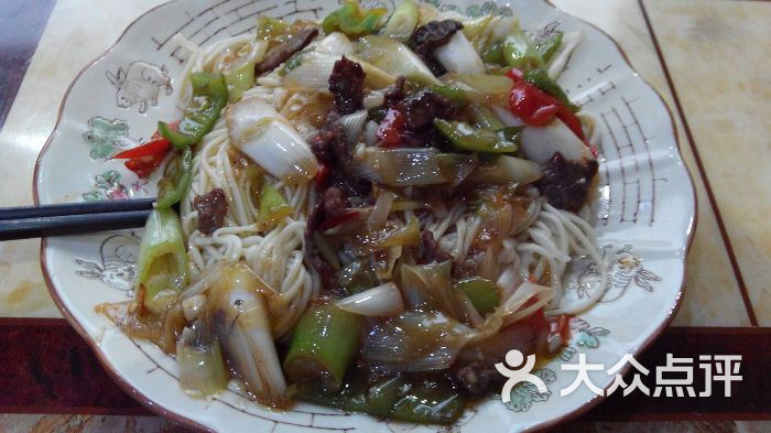 葱爆羊肉盖浇面