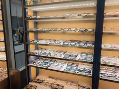 -优医视平价眼镜蔡司依视路折扣工厂店(十里堡店)