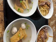 -松树干拌面店