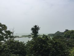 -亮河湾山庄