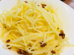 松仁土豆丝-上关雪東北菜(中房金谊店)