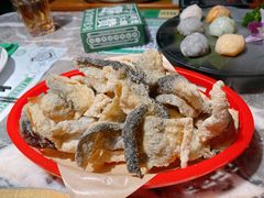 鲜美炸鱼皮-禄婶鸡煲·打边炉