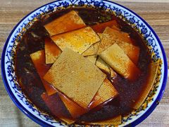 红油米线加豆皮-老字号杨坡红油米线腊汁肉夹馍(东四道巷店)