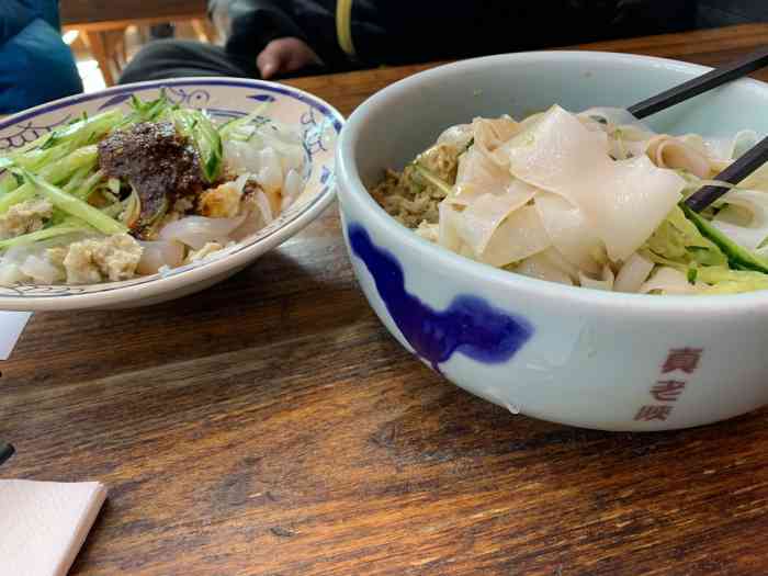 真老陕(津梁街店"说实话一片我没有看到自己喜欢吃的面食,我.