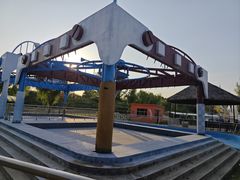 -黄河谷马拉湾海浪浴场