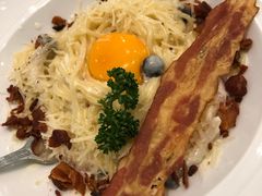 -Chom Cafe and Restaurant