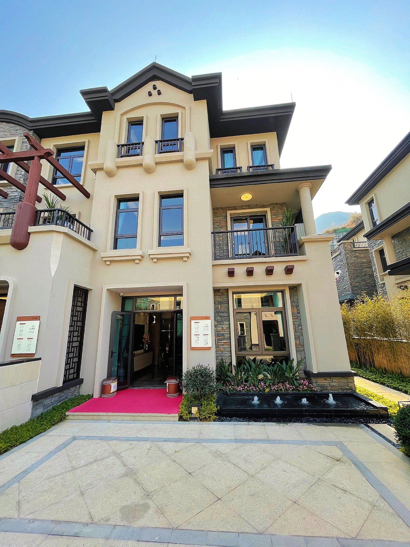 同学聚会和同学一起过来的,这里环境风格还