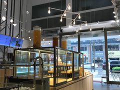 面包甜点陈列柜-顶东面包花园·生日蛋糕(世博店)