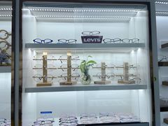 -翰佐蔡司小乐圆·依视路星趣控·暴龙眼镜折扣店