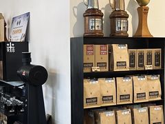 -Roast8ry Coffee Lab