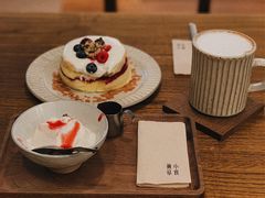 杂莓酸奶油松饼-無早咖啡