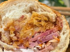 -Bánh Mì Huynh Hoa