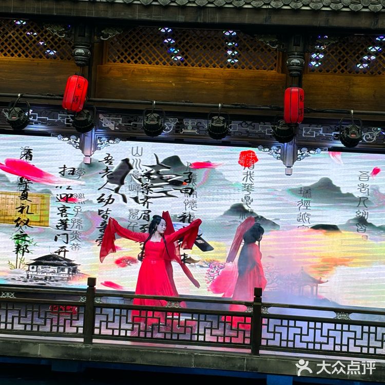 成都周末去哪玩?!来龙腾梵谷happy