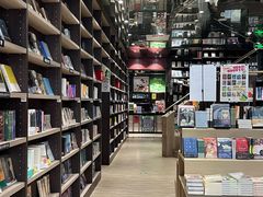 -钟书阁(群光广场店)